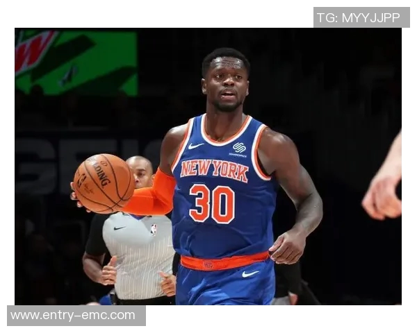 兰德尔半场表现出色16分钟内高效砍下16分2篮板助力球队